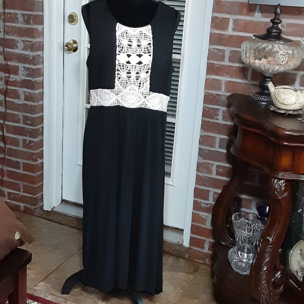Ruby Rd. Black & Cream Crocheted accent sleeveless maxi dress size Large…EUC
